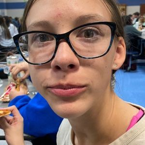 Meet your Posher, Lauren